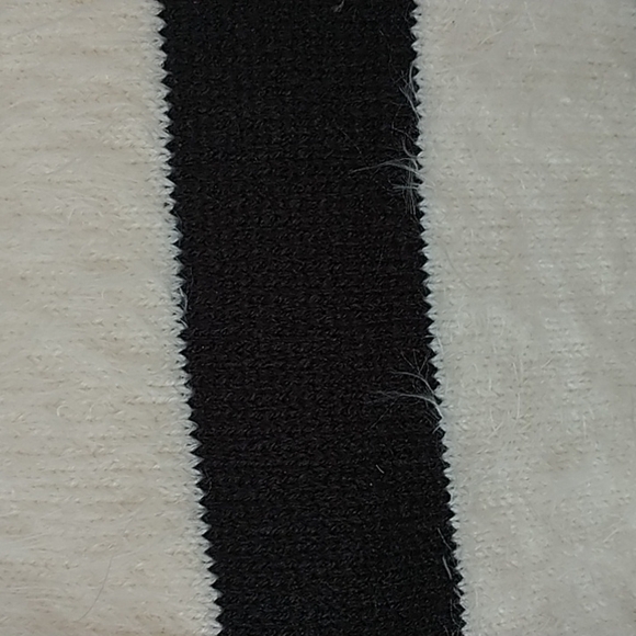 DKNY White & Black Fuzzy Striped Oversized Sweater M - Picture 5 of 11